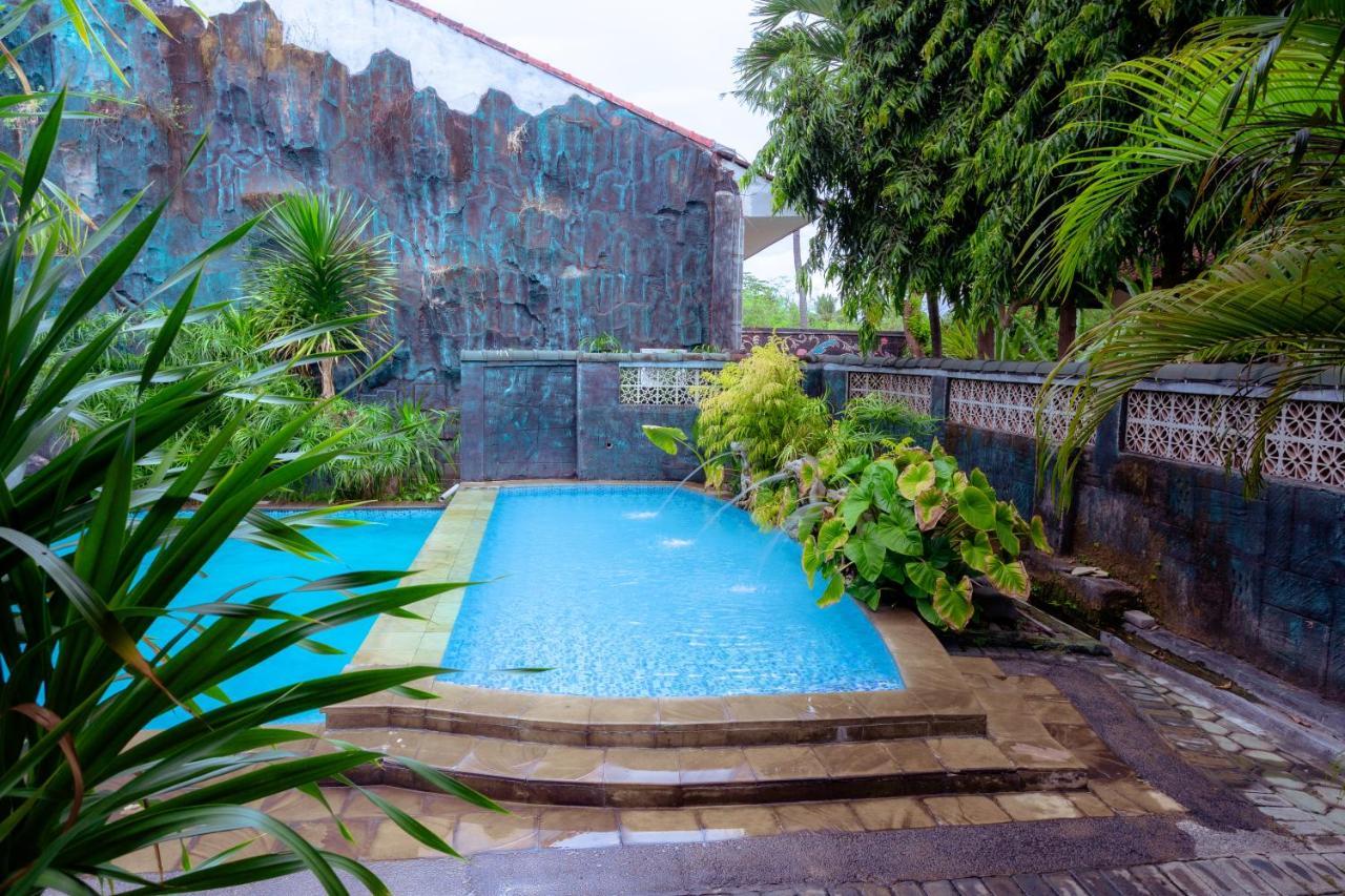 בניוואנגי Hotel Mahkota Plengkung By Ecommerceloka מראה חיצוני תמונה