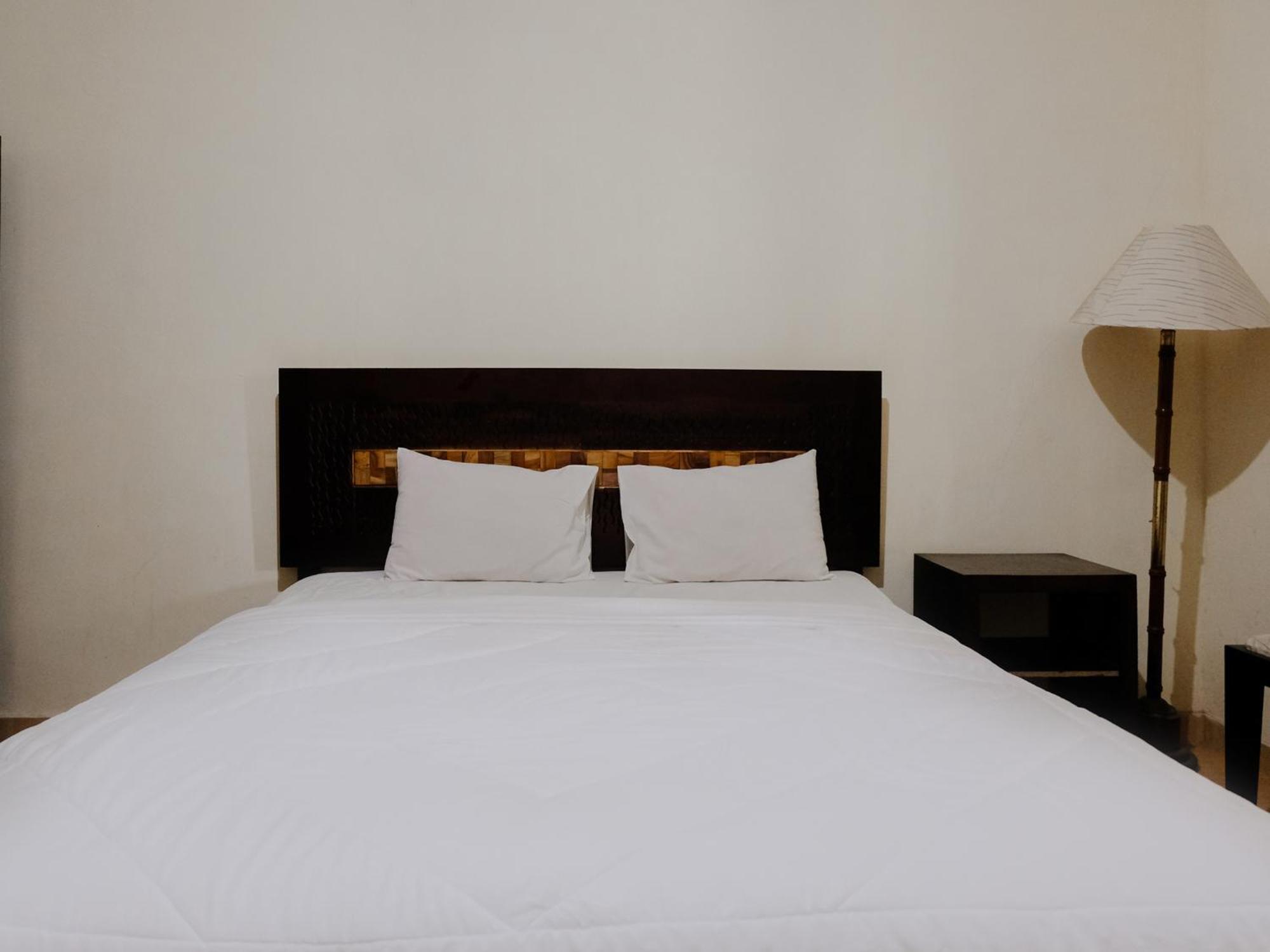 בניוואנגי Hotel Mahkota Plengkung By Ecommerceloka חדר תמונה