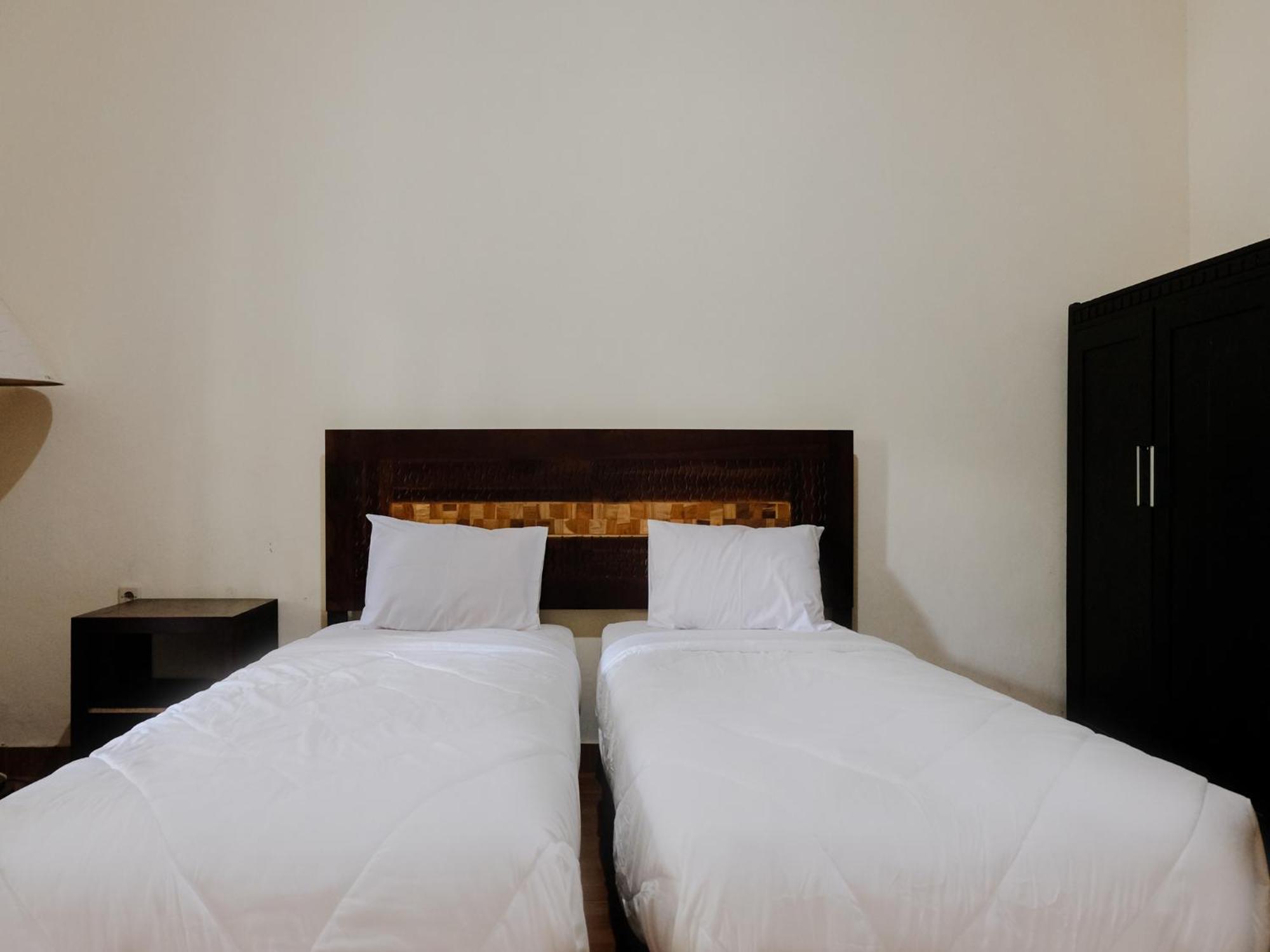 בניוואנגי Hotel Mahkota Plengkung By Ecommerceloka חדר תמונה