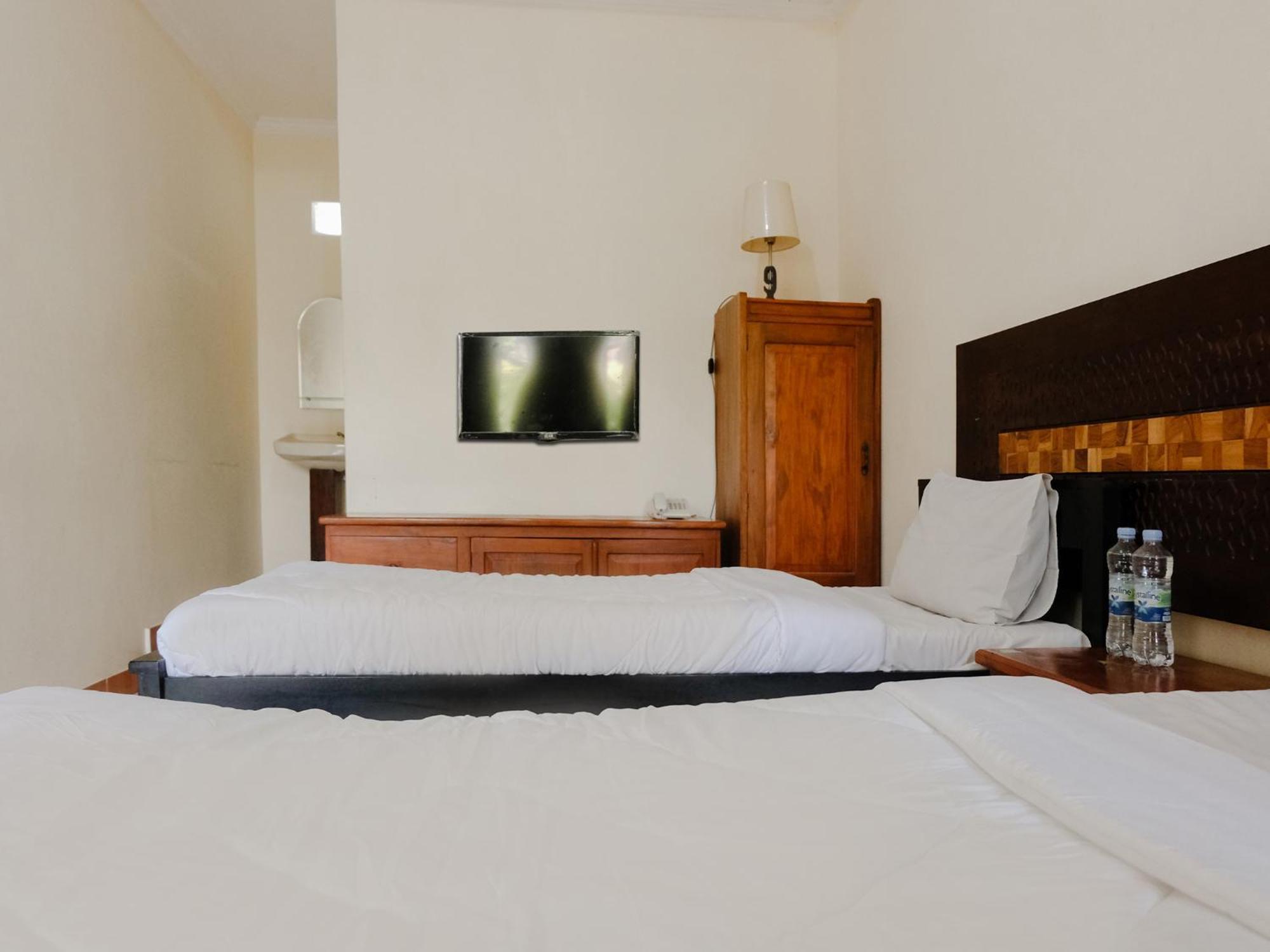 בניוואנגי Hotel Mahkota Plengkung By Ecommerceloka חדר תמונה